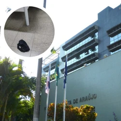 Peça íntima usada foi encontrada no chão de sala onde ficam documentos sob segredo de Justiça e equipamentos, no último dia 29