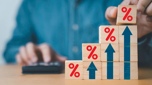 A depender de como os utilizamos, os juros compostos podem ser amigos ou inimigos, heróis ou vilões