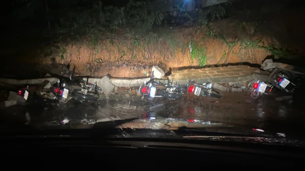 Temporal que provocou alagamentos em diversas regiões do Espírito Santo causou alagamentos, queda de árvore e prejuízos a moradores e comerciantes