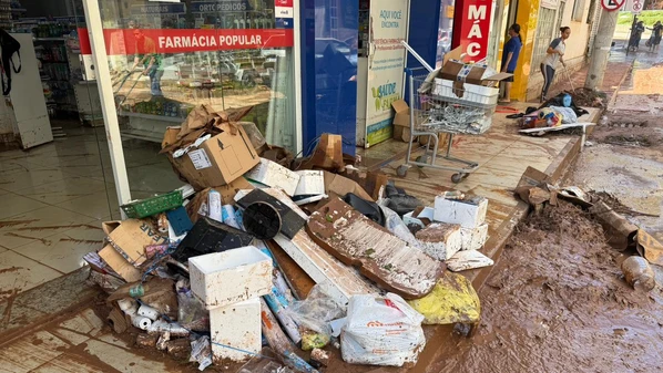 Tempestade resultou no acumulado de 80mm chuva, com quase 20min de ventos intensos chegando a 60km/h e queda de granizo
