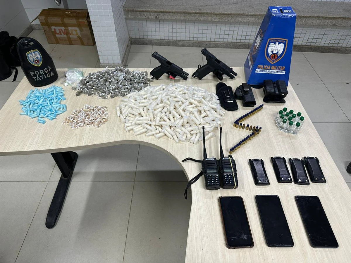 Drogas, armas de fogo e munições foram apreendidas no bairro Flexal II, em Cariacica