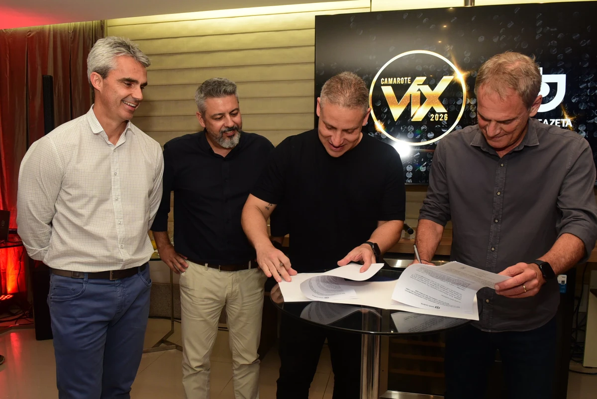 Assinatura do contrato da parceria entre Rede Gazeta e Camarote Vix.