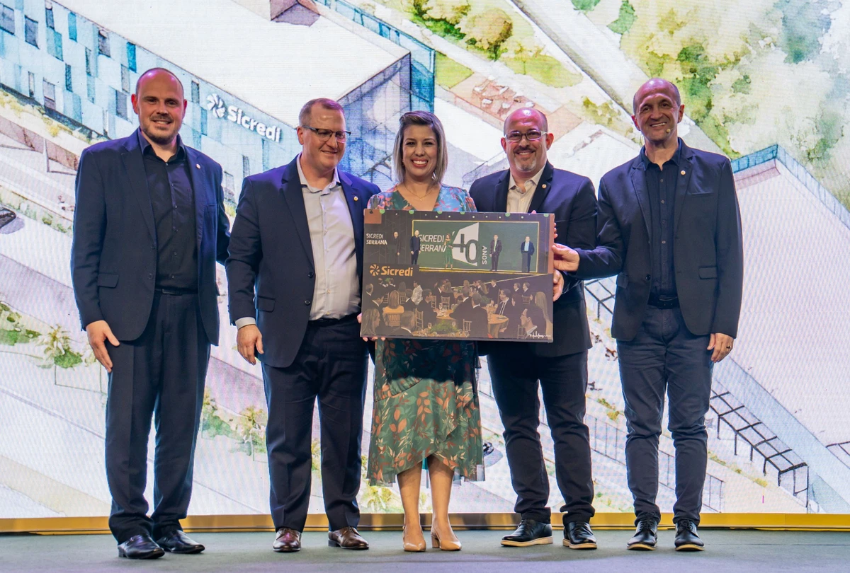 O diretor executivo Fabrício Cambruzzi, o diretor de Negócios Odair Dalagasperina, a vice-presidente Samara Gomes Beretti, o diretor de Operações Cesar Possamai e o presidente Marcos André Balbinot