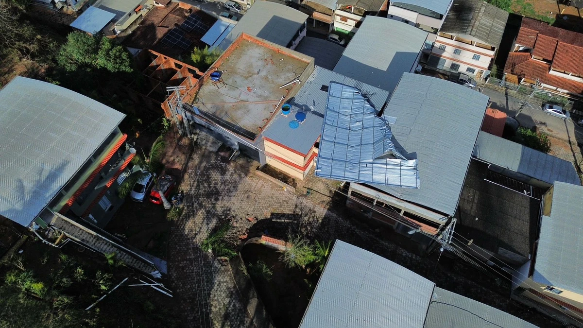 Prejuízo após temporal com granizo  por Prefeitura de Muniz Freire 