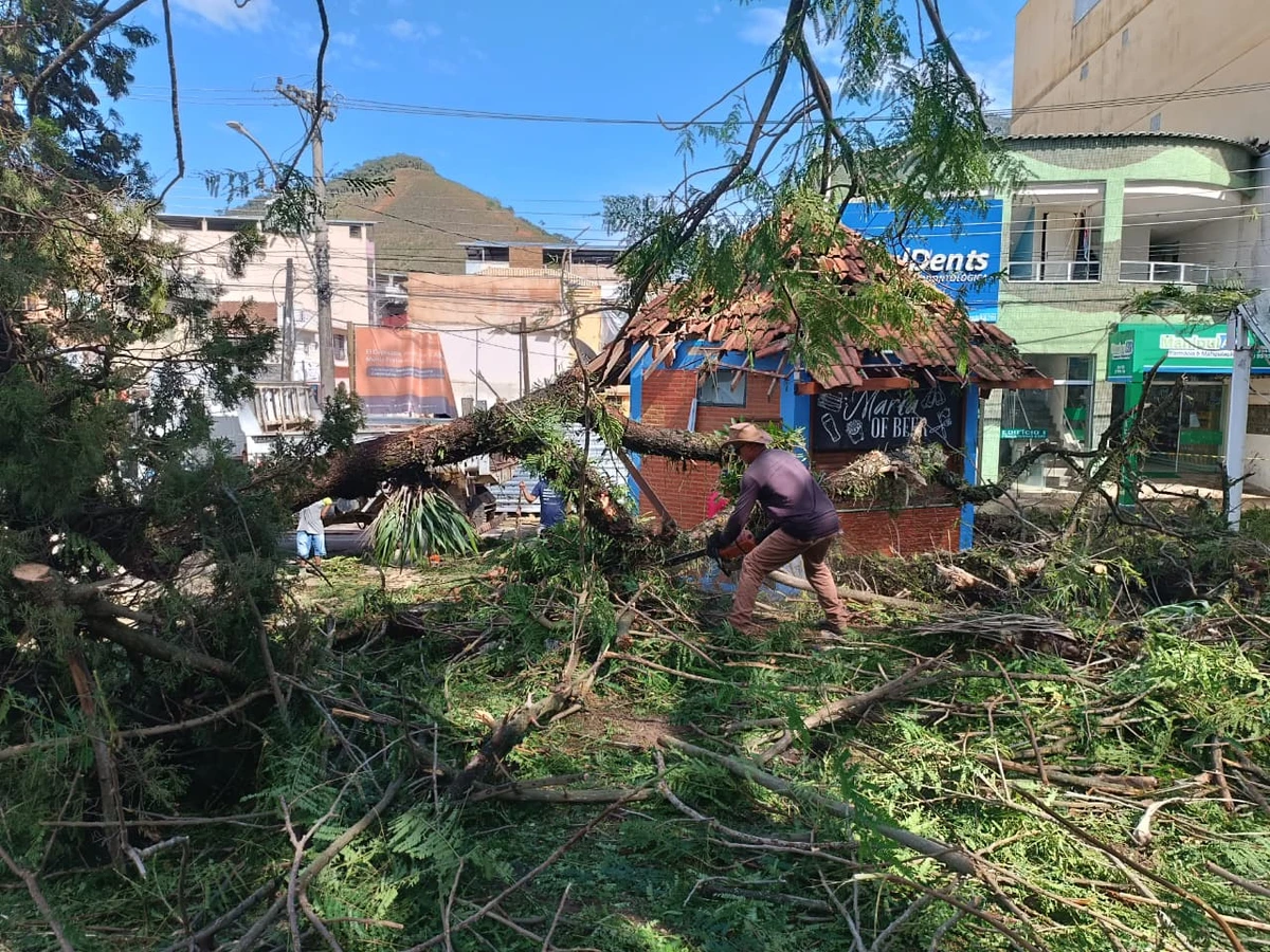 Prejuízo após temporal com granizo Muniz Freire 