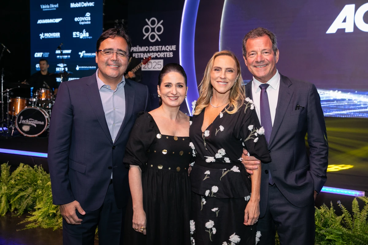  O procurador-geral de Justiça do Espírito Santo, Francisco Martinez Berdeal, sua mulher, Luciana Berdeal, Mônica e Renan Chieppe