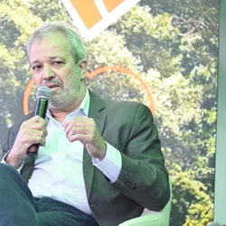 Durante o Atitude Sustentável, Marcelo Saintive diretor-presidente do Bandes,falou sobre o Fundo de Descarbonização, fundo de investimentos que financia projetos de transição energética e descarbonização