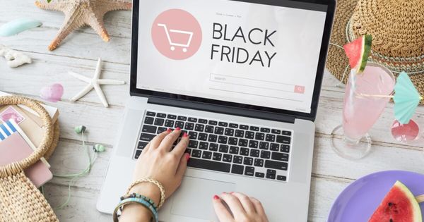 Os golpes estão cada vez mais sofisticados, muitos deles utilizando inteligência artificial para criar páginas falsas extremamente semelhantes às de grandes varejistas