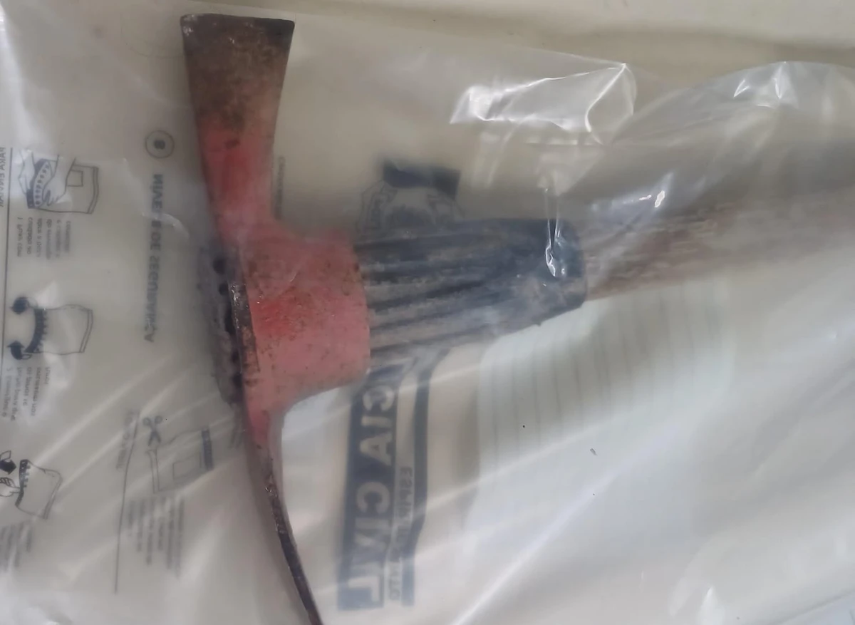 Picareta usada para tentar matar auxiliar de limpeza em Vila Velha