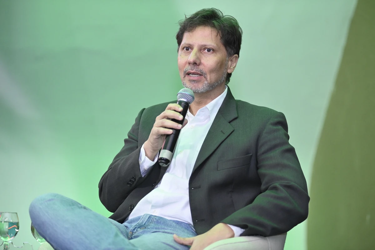 Professor Neyval Costa Jr., titular da Ufes e coordenador do Núcleo de Qualidade do Ar (NQualiAr) por Arthur Louzada