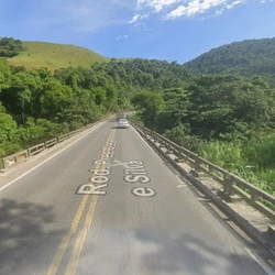 Com tráfego em sistema pare e siga durante intervenção no km 29, longas filas de carro se formam nos dias de maior movimento na rodovia