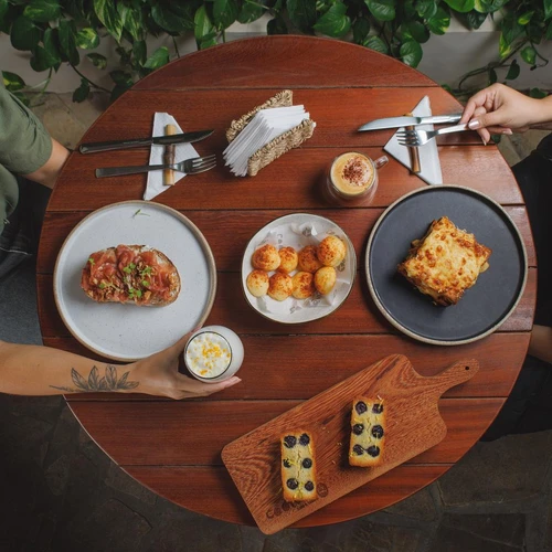 Café da manhã na cafeteria Cooltiva, em Vitória