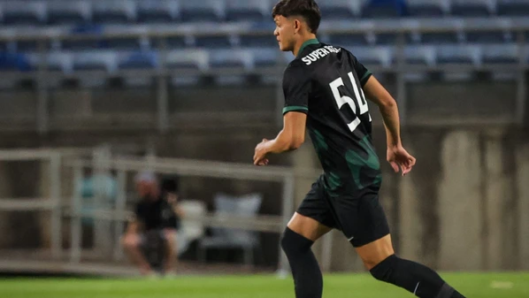 Bruno Ramos, zagueiro de 20 anos, ficou à disposição no banco de reservas no empate contra a Juventus