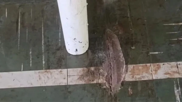 Eliedson Maciel dos Santos se pendurou na trave e foi esmagado sob a estrutura; um helicóptero de suporte aéreo do Samu foi acionado para transferir o adolescente, mas a vítima morreu antes do atendimento continuar