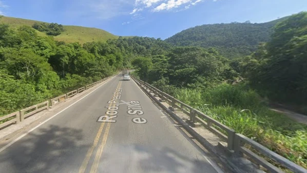 Com tráfego em sistema pare e siga durante intervenção no km 29, longas filas de carro se formam nos dias de maior movimento na rodovia