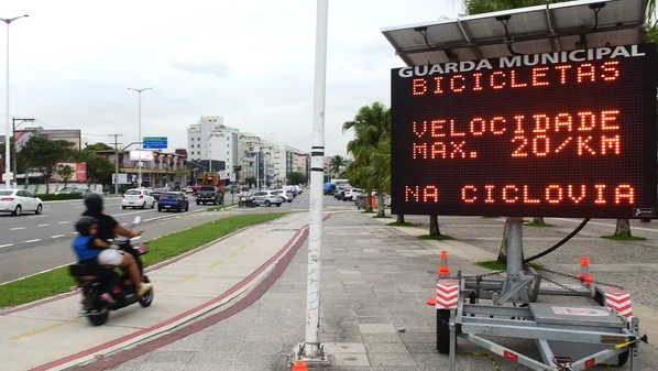 Se é mais difícil o enfrentamento de questões mundiais pela complexidade das questões que se apresentam nesse nível, o que acontece mais próximo do território onde se habita, trabalha e circula, pode e deve ter cobrança mais direta