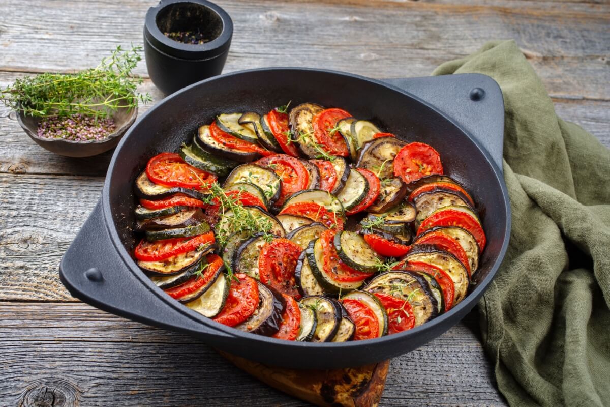 Ratatouille simples (Imagem: hlphoto | Shutterstock)