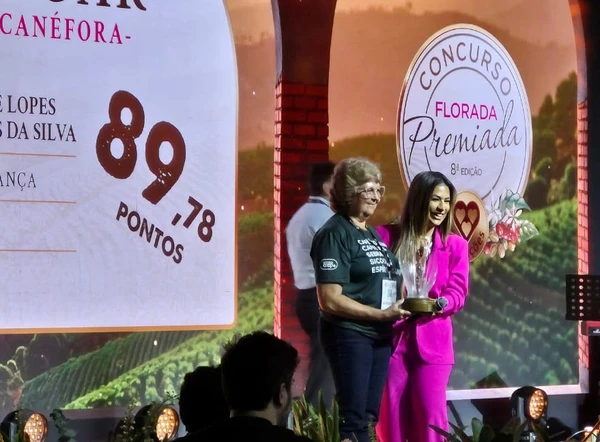 Maria Rodrigues da Silva, do Sítio Esperança, em Muqui, no Sul do Estado, ficou na terceira colocação no concurso Florada Premiada da 3 Corações,