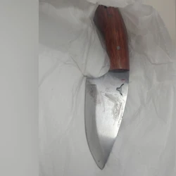 Testemunhas relataram à polícia que a discussão teria sido motivada por ciúmes; o suspeito de cometer o crime foi localizado e detido