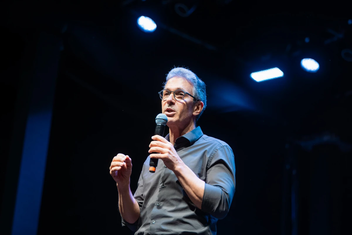 Romeu Zema durante evento do partido Novo em Vitória