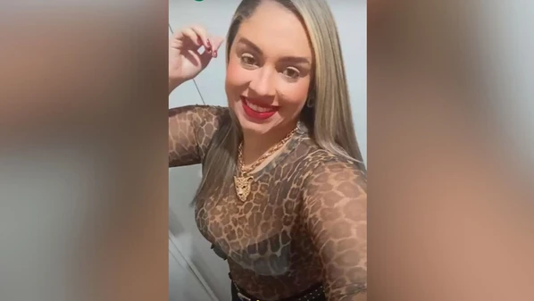 Rayana Bittencourt de Oliveira Rios da Silva, de 36 anos, foi assassinada na frente do filho de cinco anos e da filha de 19 anos, que foi ao local ajudar a mãe ao saber da briga do casal