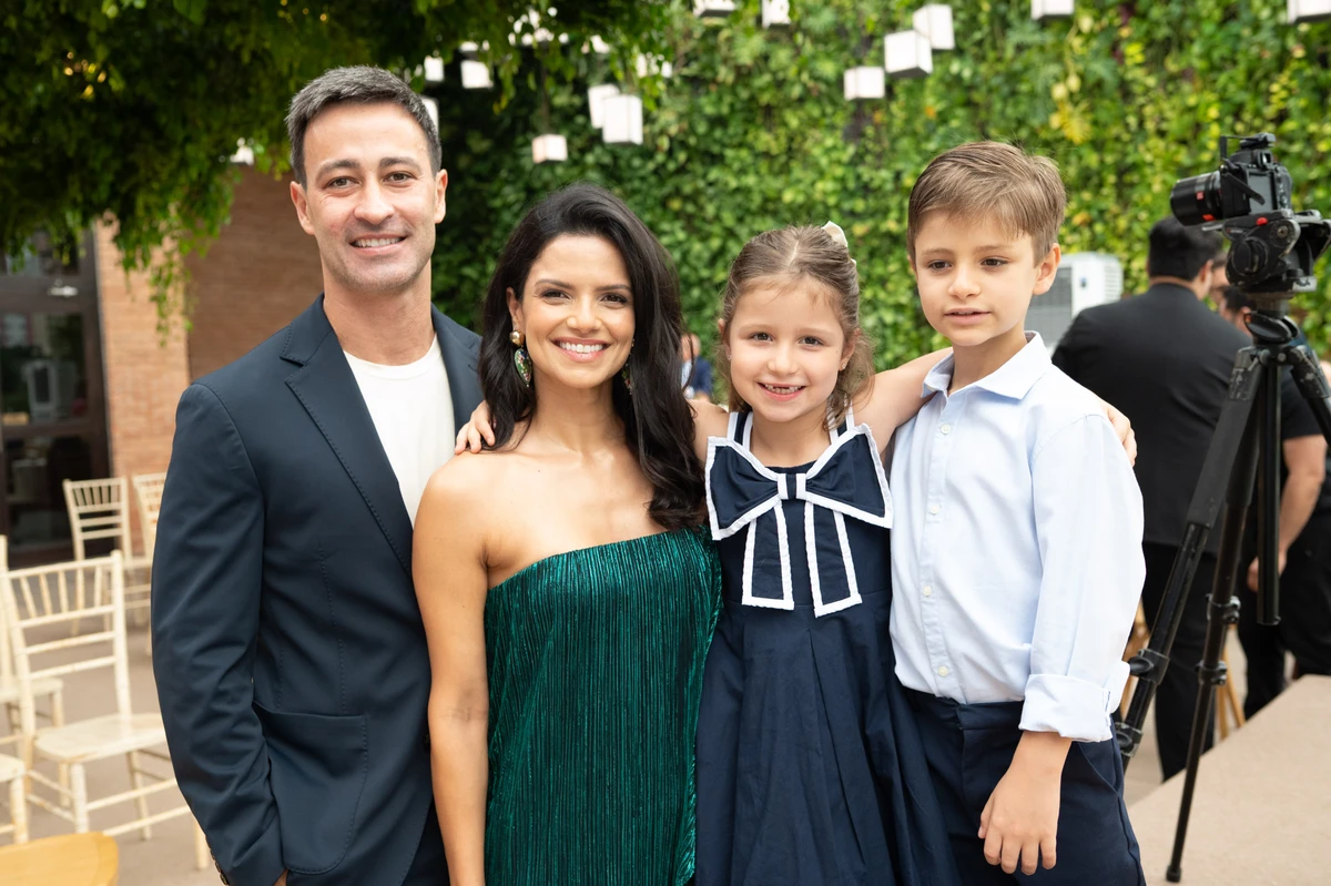 Gabriel Moura, Bruna Moura e os filhos Luca e Melina
