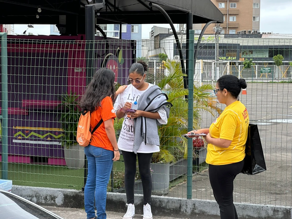 Manoela Nunes, é estudante pretende prestar vestibular para Pedagogia.  Ela participou de uma roda de oração na porta do local de prova, e afirma que a fé faz parte de sua criação e a ajuda a se tranquilizar.