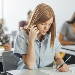 Veja estratégias eficazes para aliviar o nervosismo e manter o equilíbrio emocional durante o exame