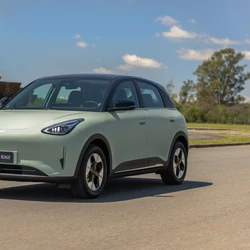 Disponível em duas versões, hatch compacto da montadora chinesa chega para competir com modelos consolidados no segmento, como BYD Dolphin Mini e Kwid E-Tech; preços partem de R$ 119.990 até o final de novembro