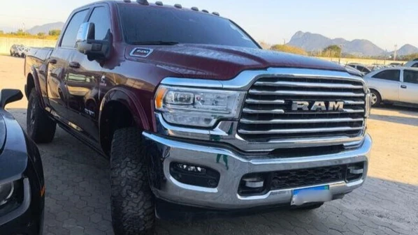 Os interessados devem realizar os lances pelo site onde o leilão irá acontecer; é possível também agendar uma visita ao pátio onde estão os veículos