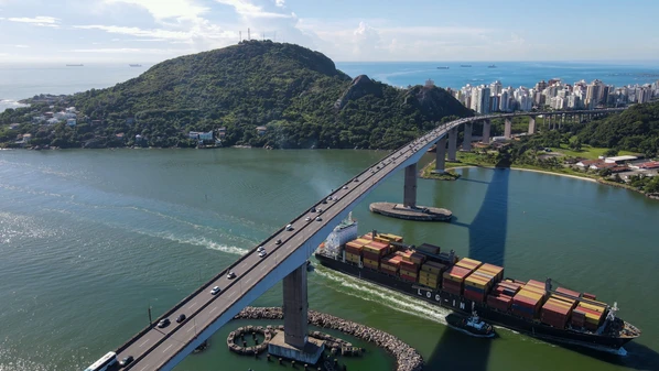 Vias vão servir de passagem para atletas em um percurso total de 7 quilômetros; sinalização especial começa às 19h