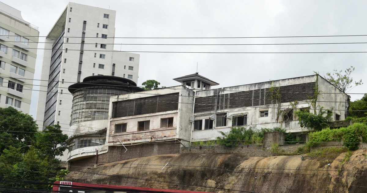 Antigo Hospital Jesus Menino no alto do bairro Santa Lúcia, em Vitória