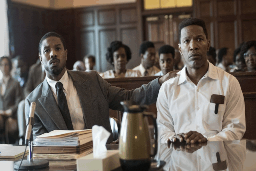 Em “Luta por Justiça”, Bryan oferece assistência jurídica gratuita a pessoas que foram condenadas injustamente (Imagem: Reprodução digital | WARNER BROS.)