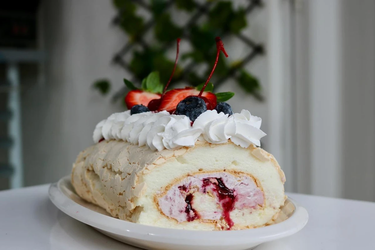 Merengue-Roll-da-Suspiraria-Sonhos-de-Maria