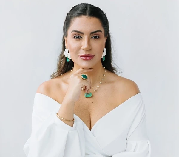 Thayla Campostrini-e-dermatologista