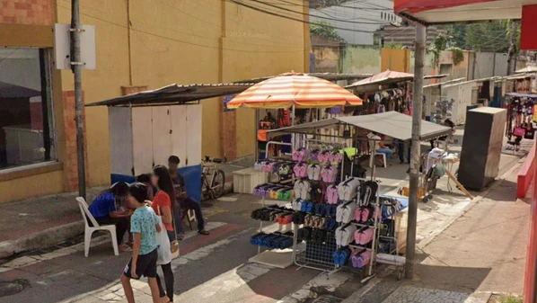 Medida cumpre determinação do MPES que cobra a desobstrução do espaço público e a regularização do uso das calçadas na cidade; espaço estava ocupado pelos ambulantes desde 2023
