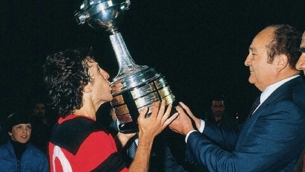 O Rubro-Negro venceu as edições de 1981, 2019 e 2022, e agora enfrenta o Palmeiras em busca da Glória Eterna pela quarta vez em sua história