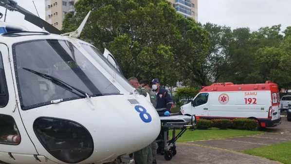 Devido à gravidade dos ferimentos, menino de 10 anos foi transferido de helicóptero por uma equipe do Notaer até o Hospital Infantil Milena Gottardi, em Vitória