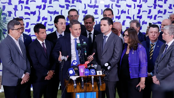 Relator do PL Antifacção afirma que são falsas narrativas de que projeto diminuiria papel da PF; deputado diz que não foi procurado pelo governo