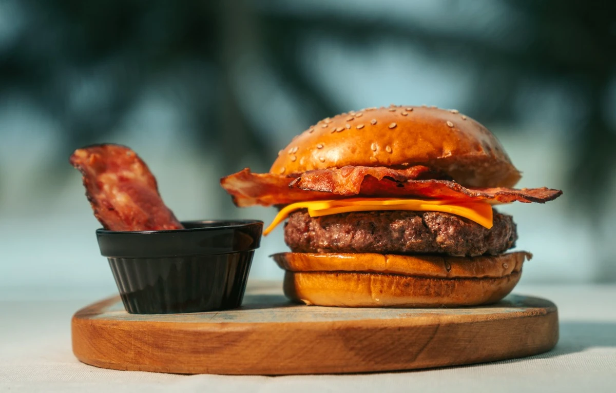 Cheddar Bacon da Flavio Retroburguer  por Astrisfilmes