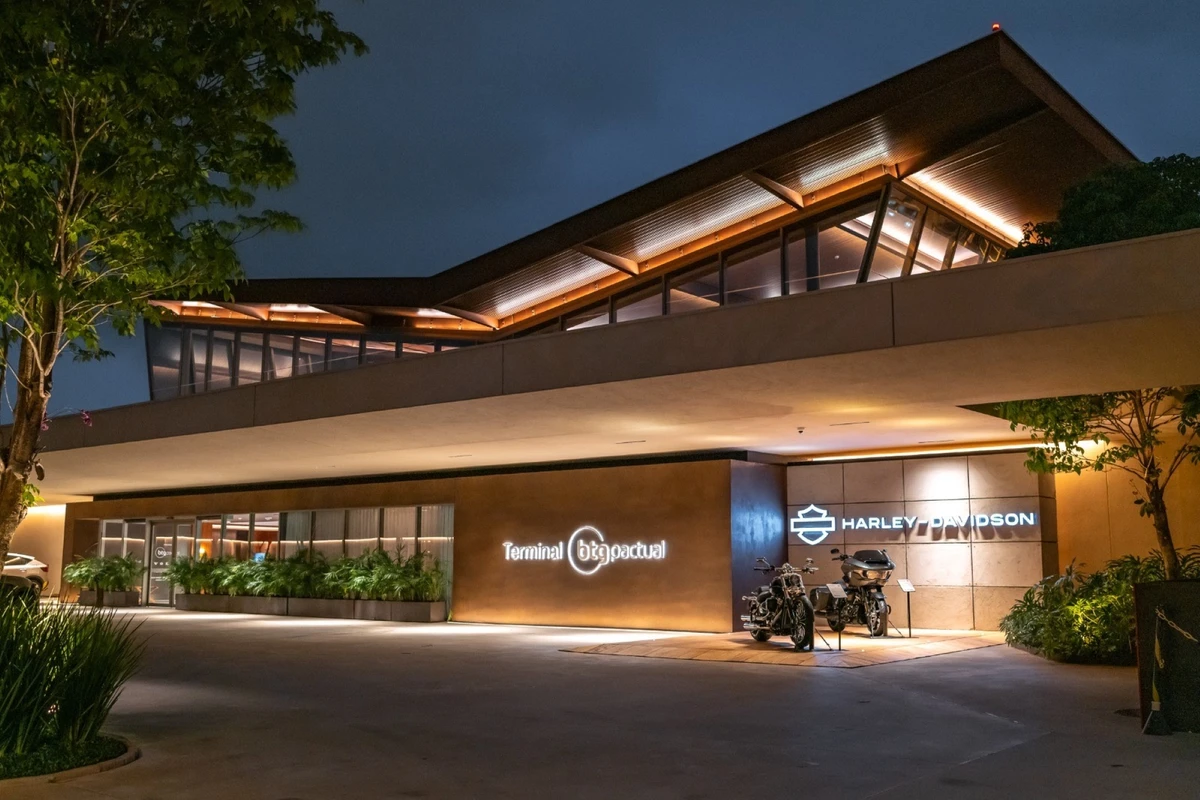 Honda CG 160, BMW F 900 GS Adventure