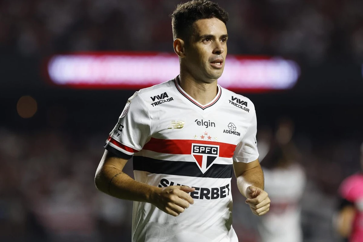 Oscar jogando pelo São Paulo