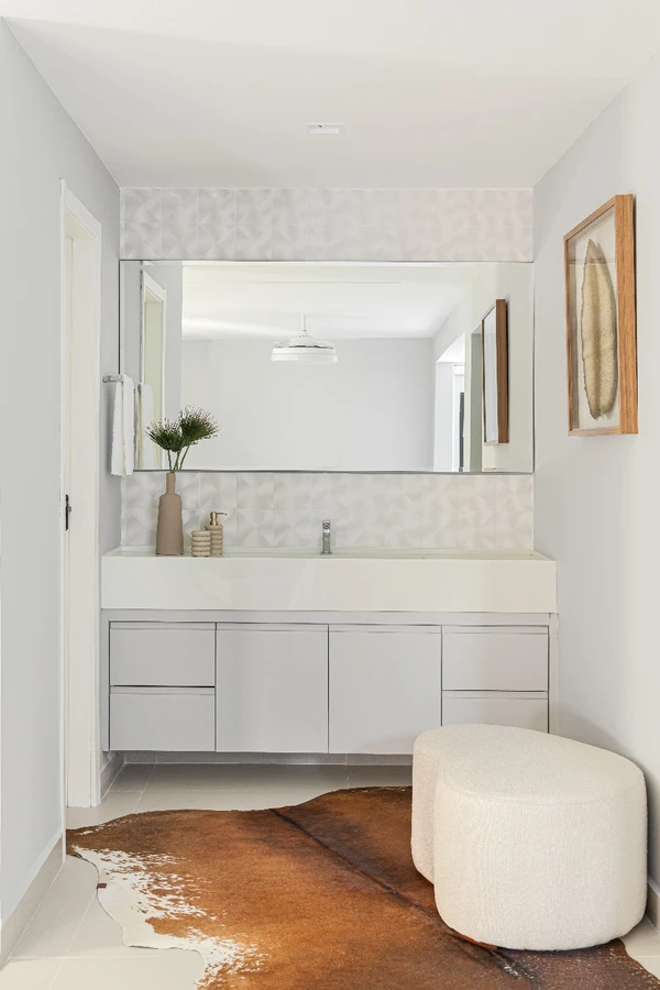 Pedras, madeiras, fibras, tramas e texturas trazem aconchego e autenticidade aos ambientes por Projeto de Regilano Dornelas