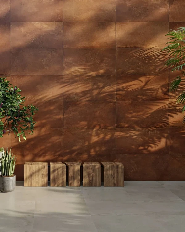 Revestimento cerâmico imita aço corten: inovação tecnológica se une à criatividade para caber em todos os bolsos  por Composé