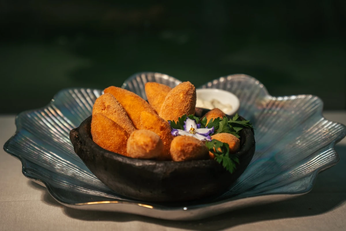 Risoles de camarão do restaurante Mar à Vista por Astrisfilmes