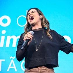 A cantora Bruna Olly fez o show de encerramento do evento da TV Globo