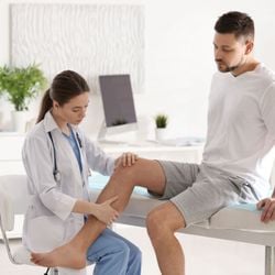 Ortopedista explica como identificar sinais de sobrecarga e problemas articulares mais sérios