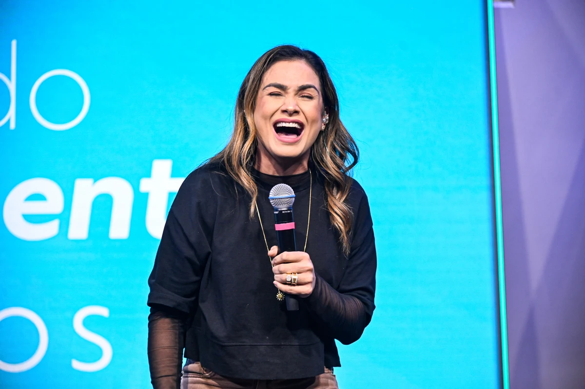 A cantora Bruna Olly fez o show de encerramento do evento da TV Globo por Arthur Louzada