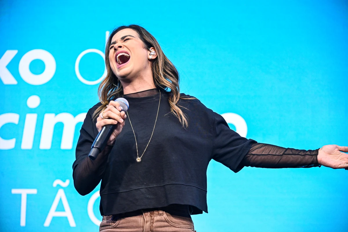A cantora Bruna Olly fez o show de encerramento do evento da TV Globo por Arthur Louzada