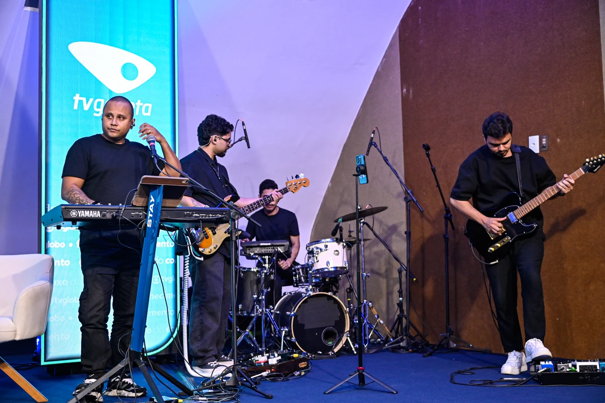 A cantora Bruna Olly fez o show de encerramento do evento da TV Globo por Arthur Louzada